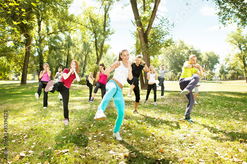 Bild auf Leinwand Tae Bo class, outdoor