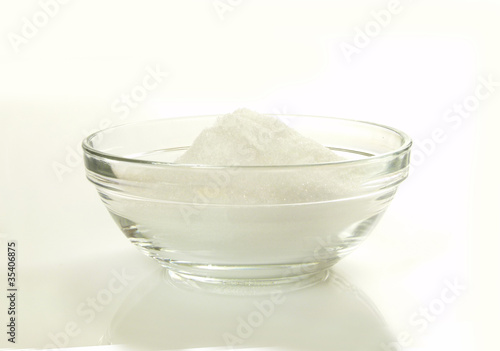 Zucker in Glasschale / Sugar in glass bowl