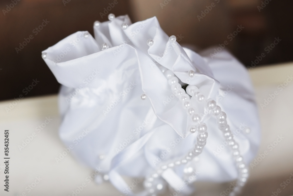 Beautiful bride handbag with pearls Beautiful bride handbag with pearls