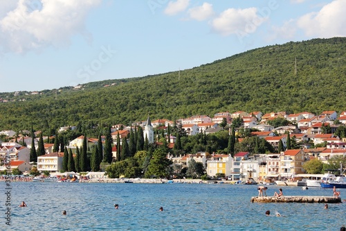 Zypressen in Selce (Kroatien)