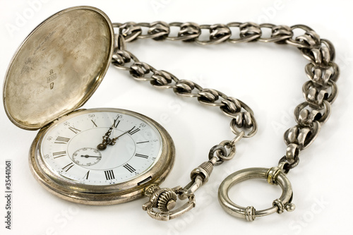 Taschenuhr aus Silber mit Kette