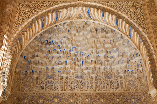 Alhambra de Granada. islamic decorations of an arch