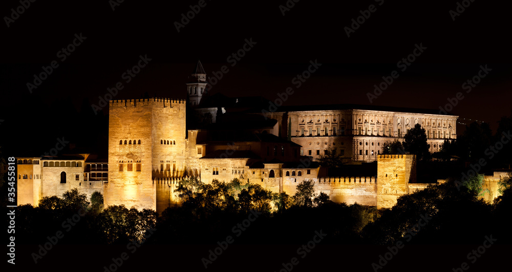 Alhambra de Granada, Nasrid Palaces at night. 10571x5616 p.