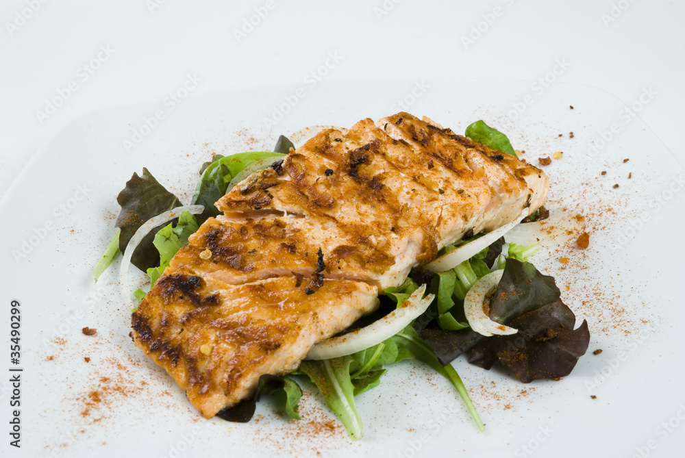 Grilled salmon fillet with fresh vegetables