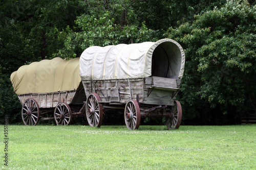 Covered wagons © greatandlittle