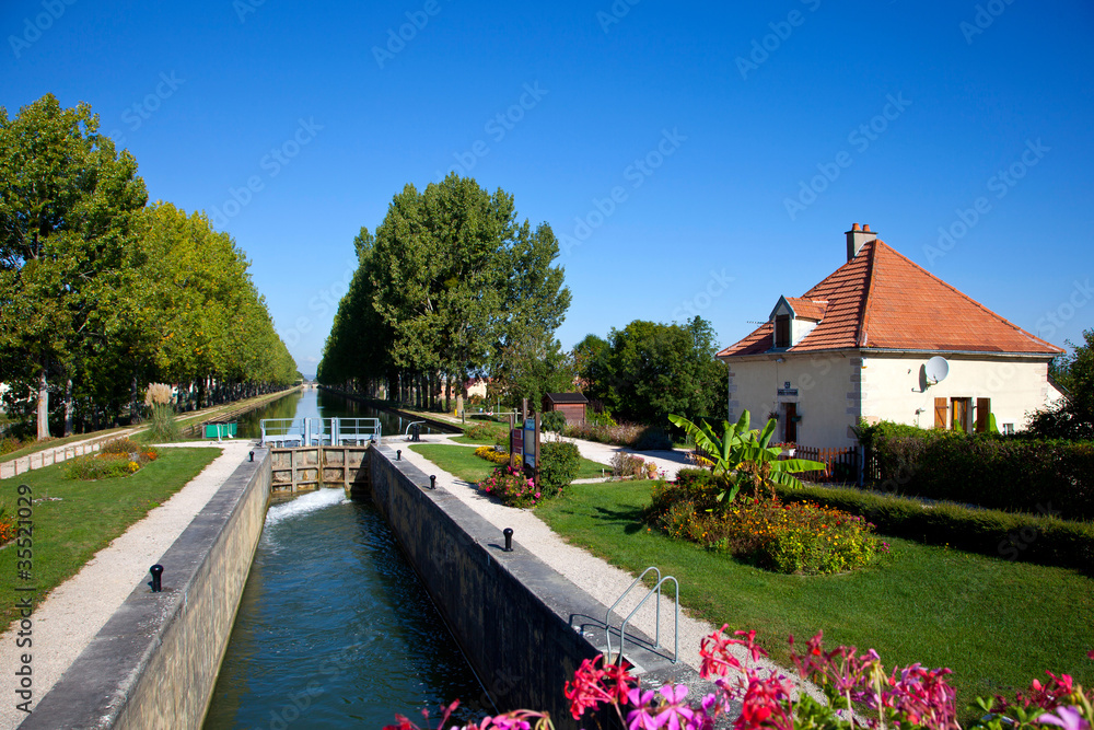 Fototapeta premium canal de bourgogne