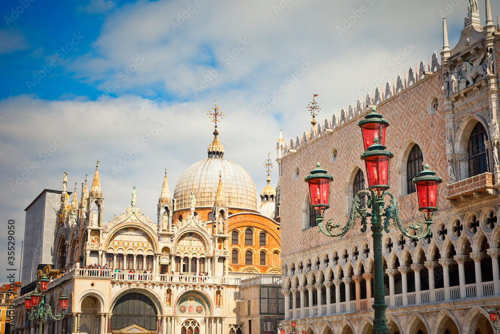 Fototapeta premium San Marko cathedral and doge palace