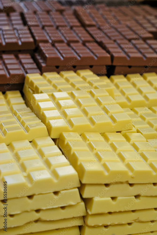 Fototapeta premium White and black chocolate bars