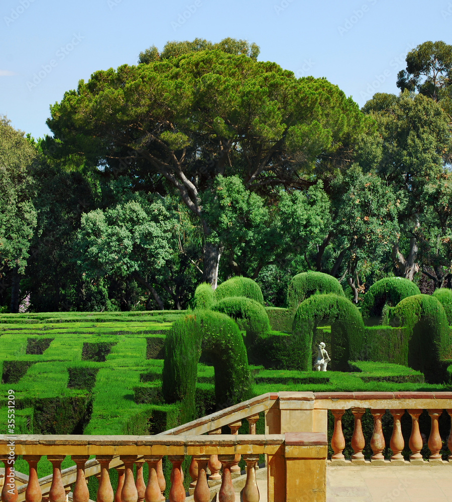 Fototapeta premium park labyrinth in barcelona