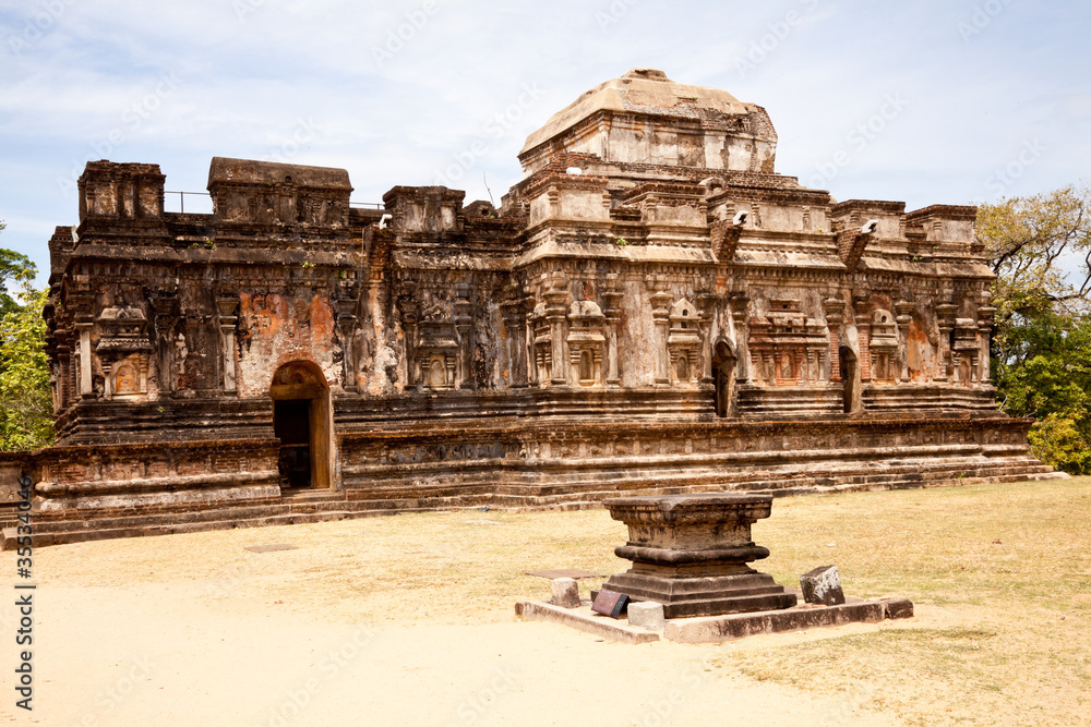 thuparama, place of worship in the ancient city of polonnaruwa