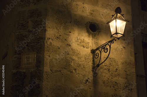 Un lampione a plaza della catedral - Cuba