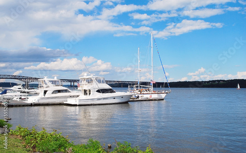 Travel boats in Hudson River