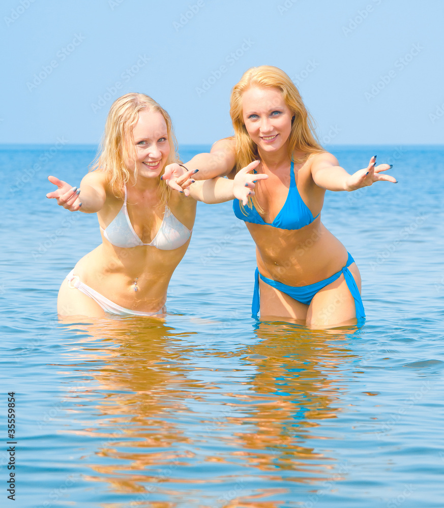 Girls Playing In Bikini Girls Playing In Bikini
