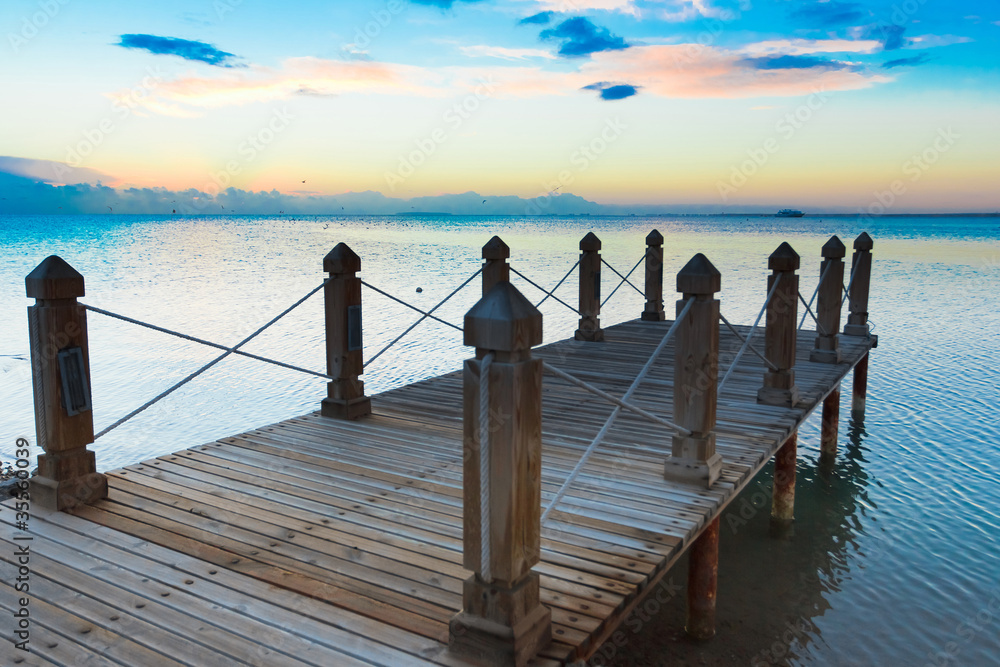 Obraz premium Pier and Nobody