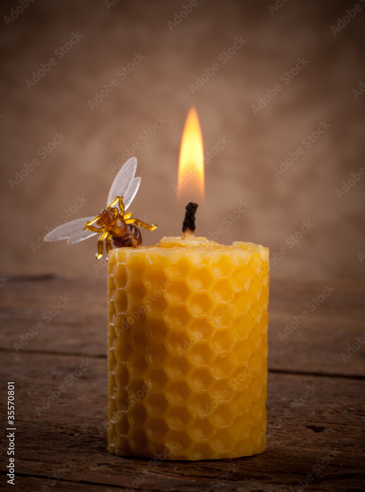 Candela mangiafumo in cera di api Stock Photo