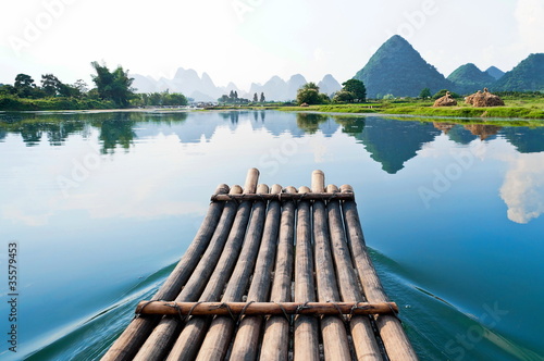 Fotografie, Tablou Bamboo rafting in Li River