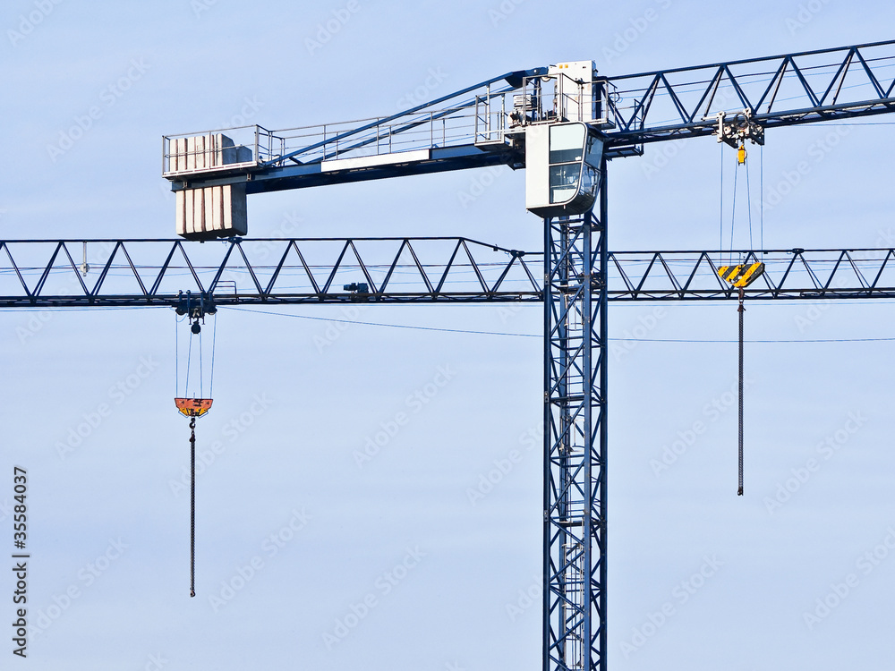 Elevating cranes