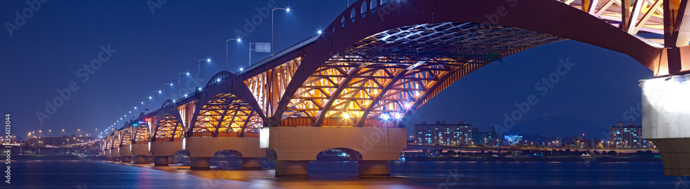 Naklejka premium Piękny most w Korei Południowej