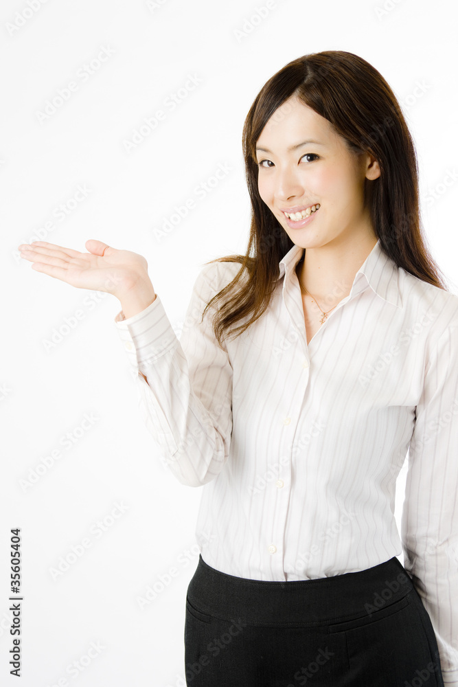 おすすめする女性社員 おすすめする女性社員