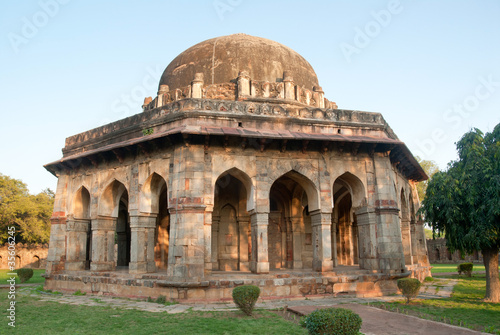 Foto A monument in the Lodi Gardens in New Delhi, India