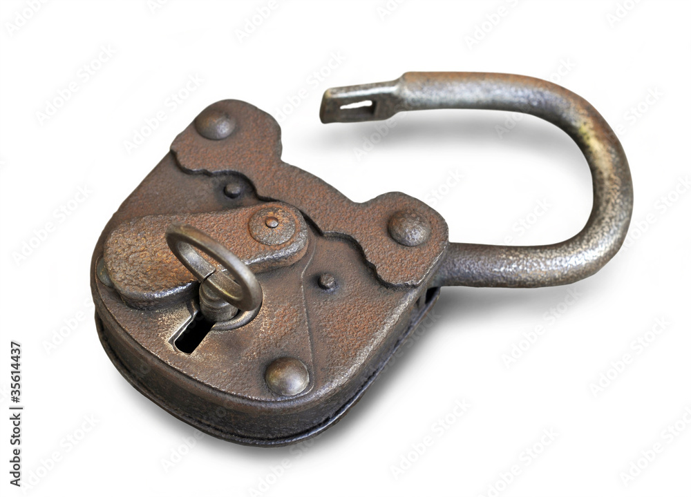 altes Schloss mit Schlüssel freigestellt liegend Stock-Foto | Adobe Stock