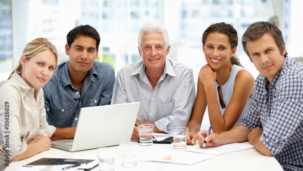 Fototapeta premium Mixed group in business meeting