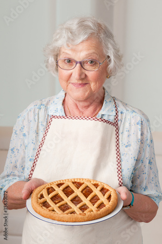 Fotografia, Obraz Senior lady with homemade cake
