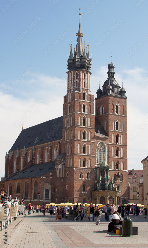The basilica of the Virgin Mary in Cracow - Poland - obrazy, fototapety, plakaty 