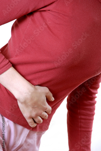 femme douleur abdomen
