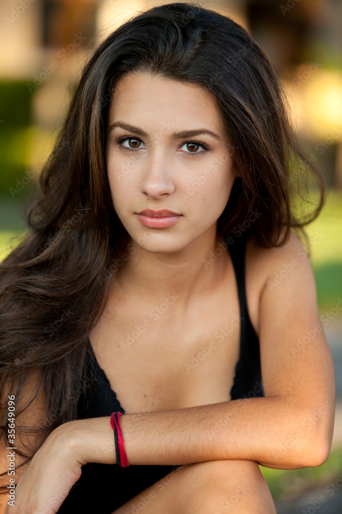 NinaBeautiful Young Woman Outdoor Lifestyle NinaBeautiful Young Woman Outdoor Lifestyle