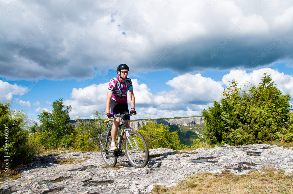 Fototapeta premium man with hismuontain-bike