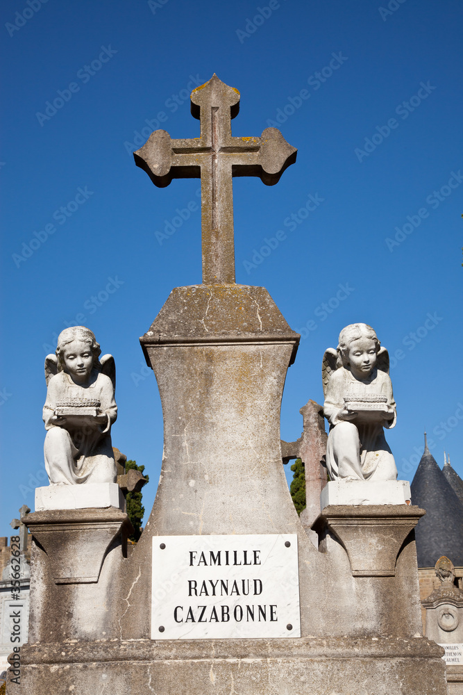 Panteón en el cementerio de Carcassonne