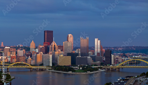 Pittsburgh skyline panorama. © rudi1976