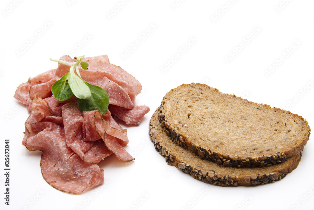 Salami geschnitten mit Brot Salami geschnitten mit Brot