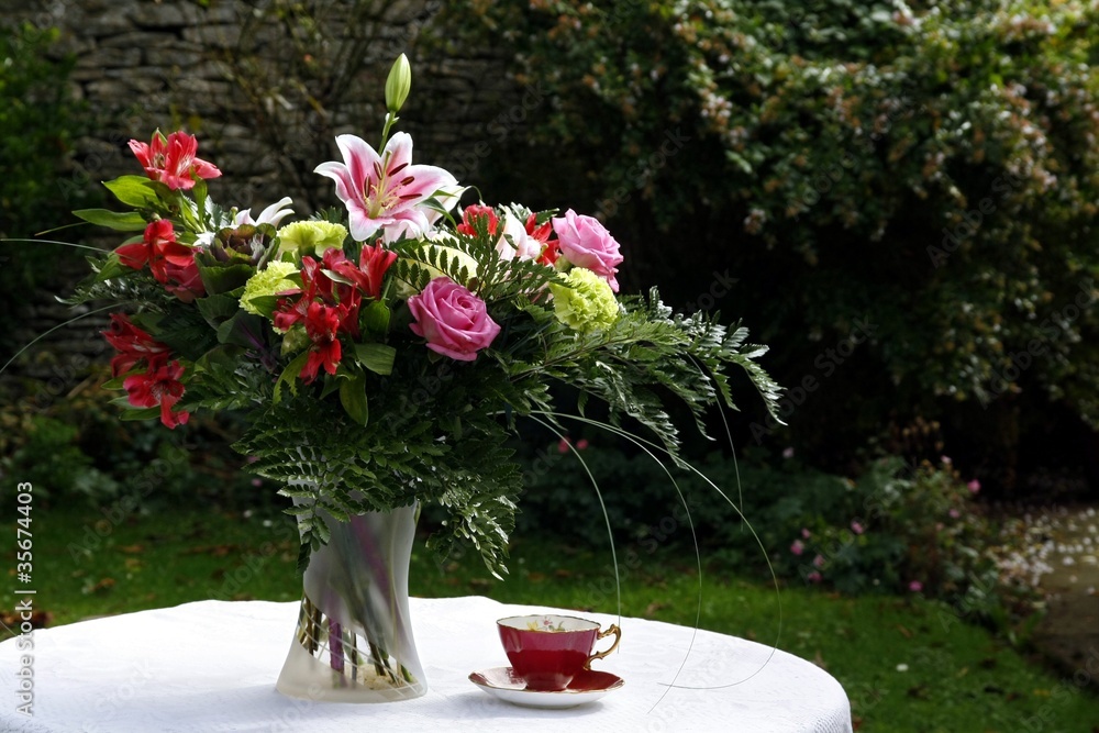 Fototapeta premium flower arrangement and tea cup.