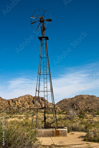 Windmühle in der Wüste