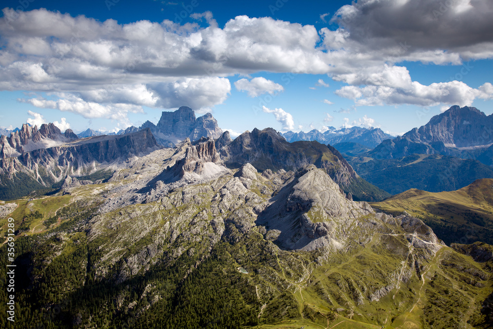 Fototapeta premium A Panoramic View from Rifugio Lagazuoi