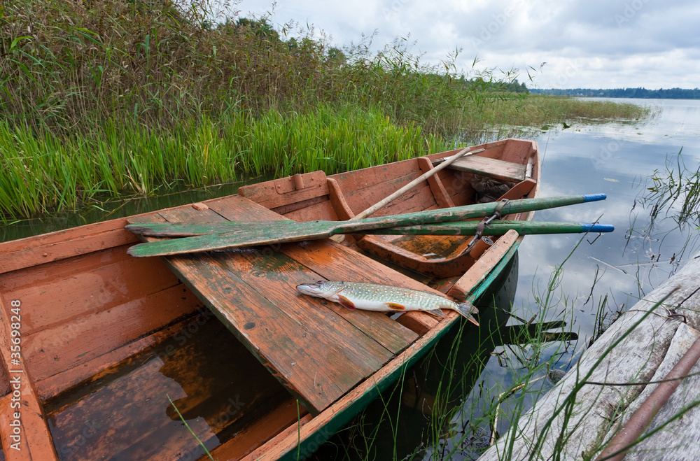 Obraz premium September's Russian lake scenery