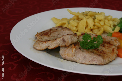 Kalbsmedaillons mit Spätzle