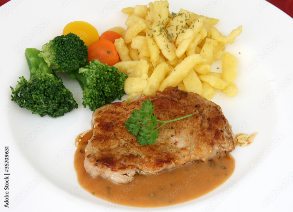 Kalbssteak mit Pfeffersoße Kalbssteak mit Pfeffersoße