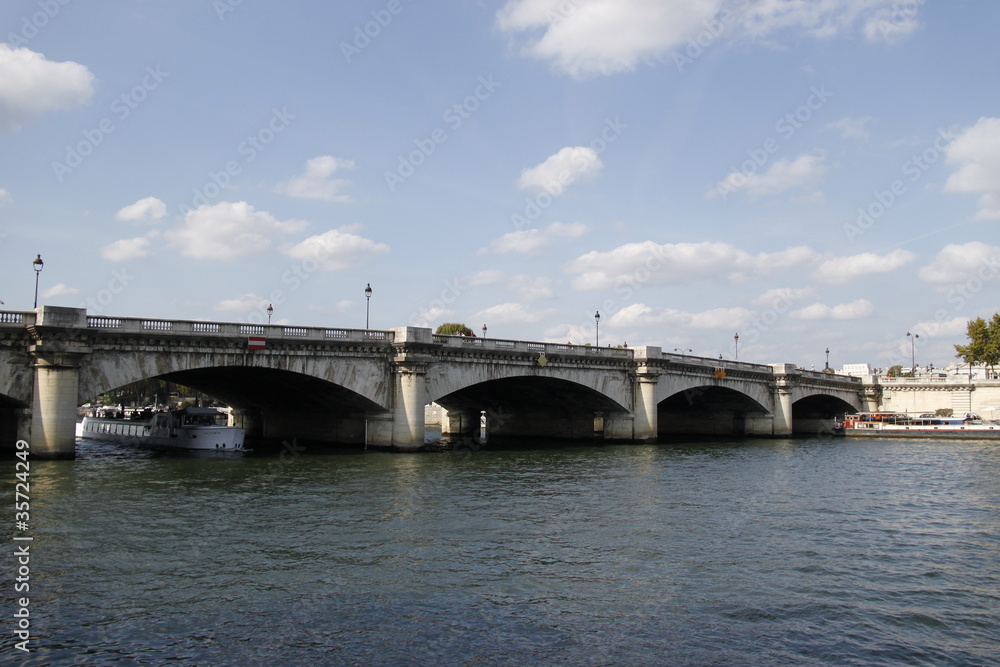Pont de la Concorde sur la Seine à Paris