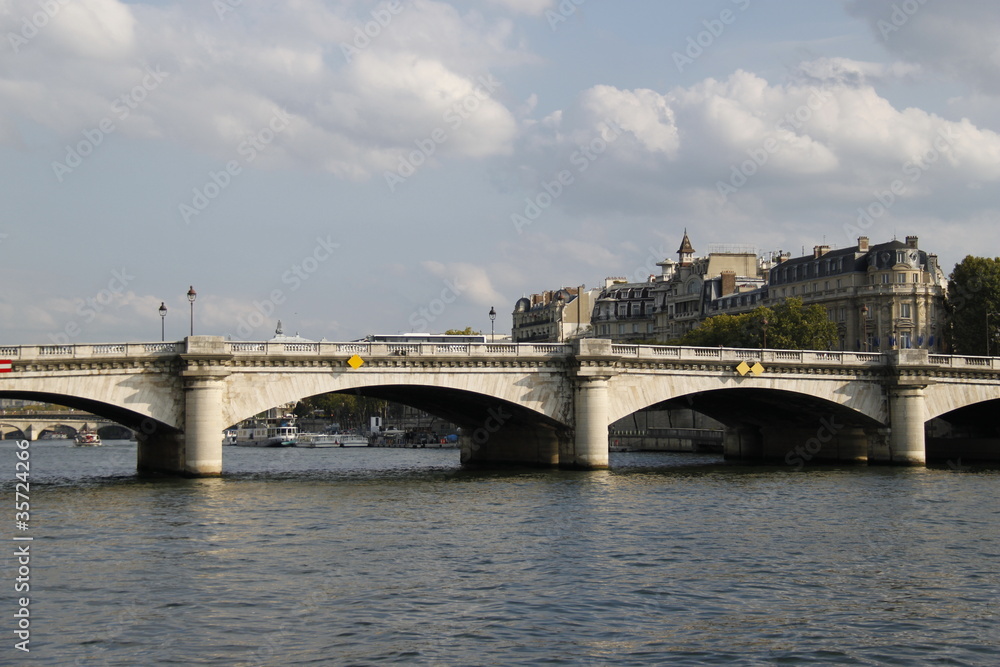 Pont de la Concorde sur la Seine à Paris