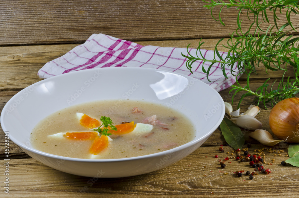 Zurek ist eine herzhafte Polnische Suppe Zurek ist eine herzhafte Polnische Suppe