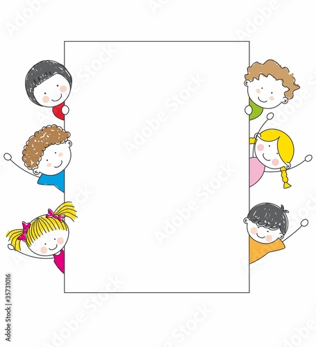 Niños sujetando un cartel