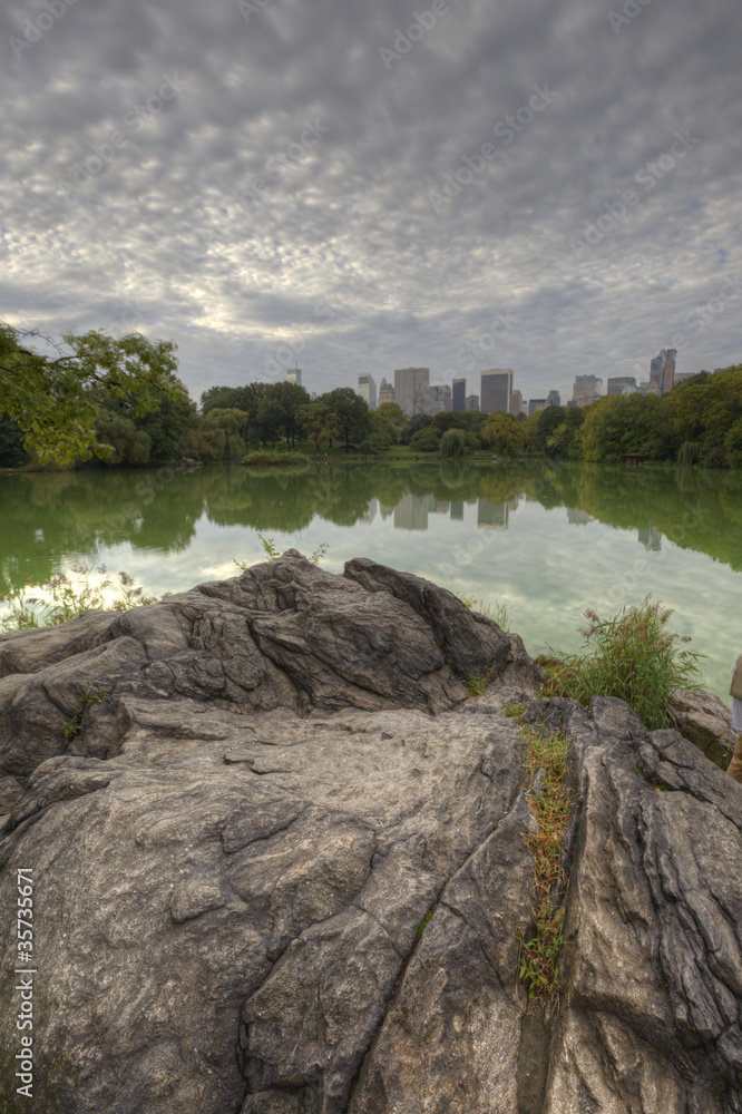 Fototapeta premium Central Park at the lake