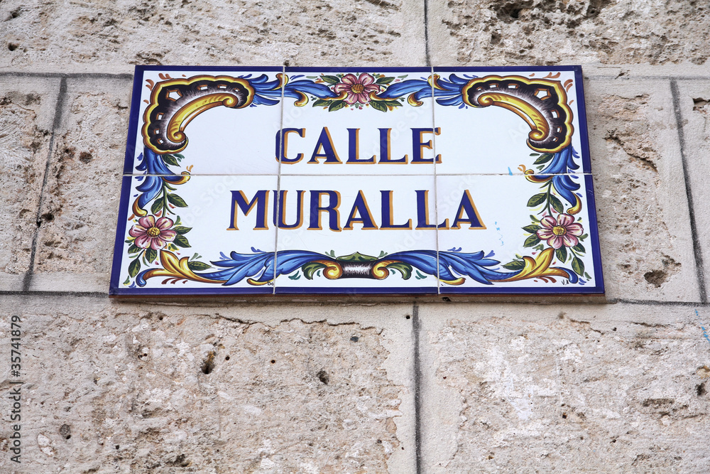 Obraz premium Havana - Calle Muralla street