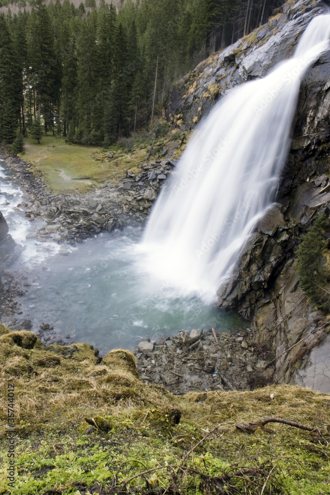 Fototapeta premium Waterfall in autumn