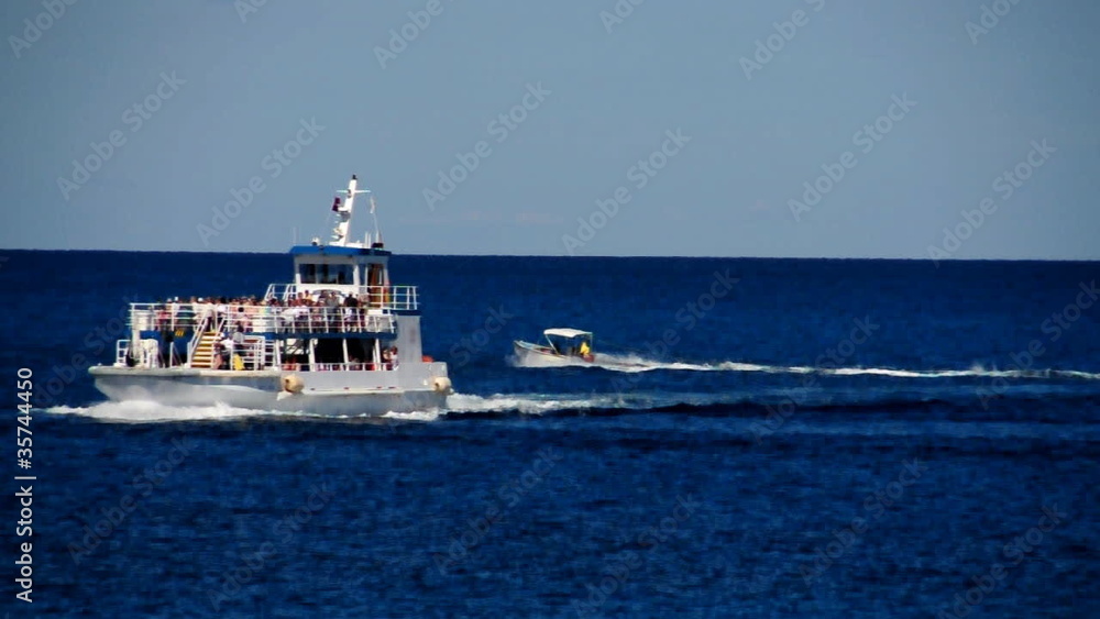 Ocean Tour Boat Ocean Tour Boat