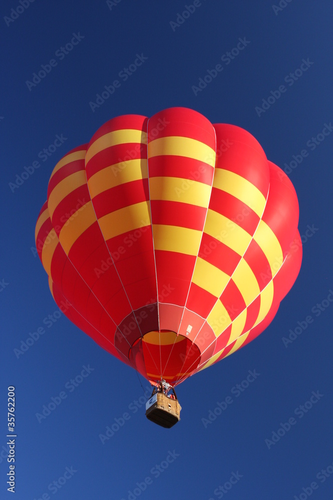 Naklejka premium montgolfière en vol