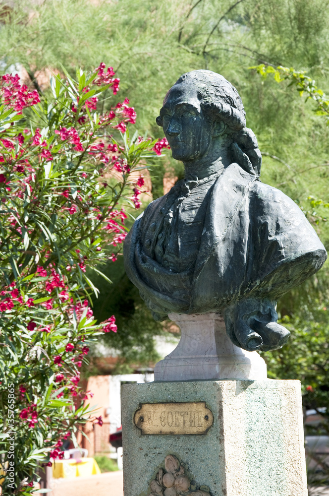 Obraz premium Bust of Goethe in Torbole on Lake Garda, Northern Italy